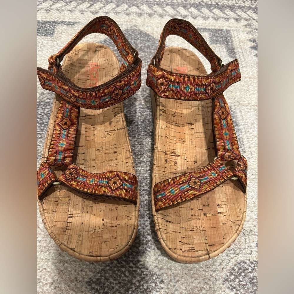 Born women size 9 sandals